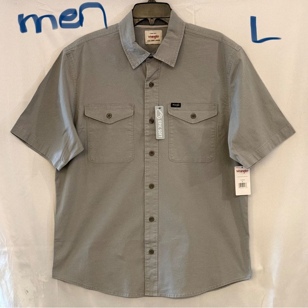 Wrangler Men’s Short-Sleeve Button-Down Shirt in Light Gray